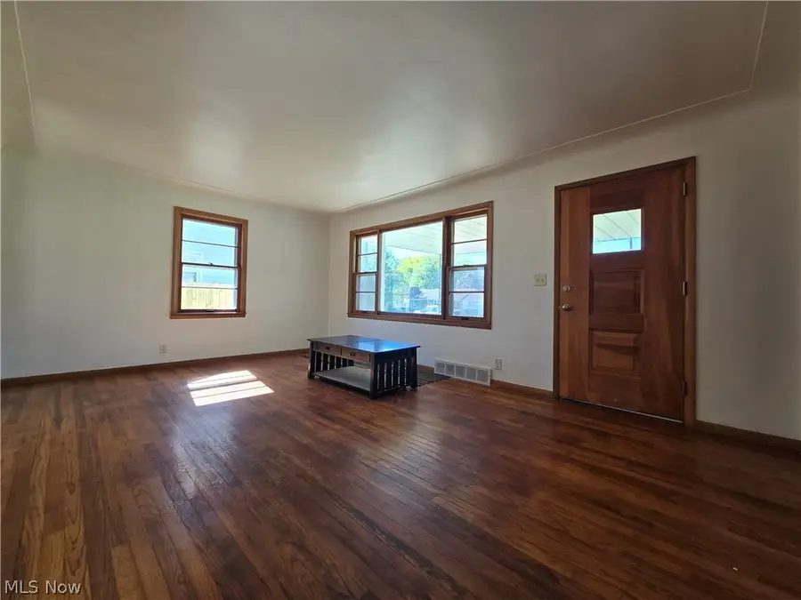 1122 Detroit Avenue, Youngstown, OH 44502 - #2