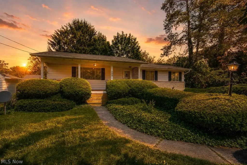209 Shiawassee Avenue, Akron, OH 44333 - #1