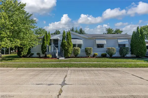 8 Schuberts Alley, Olmsted Twp, OH 44138