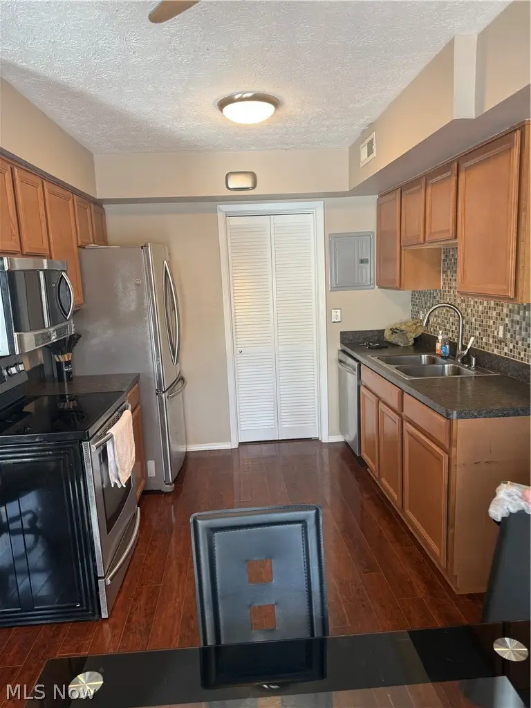 20462 Williamsburg Court, Middleburg Heights, OH 44130 - #2