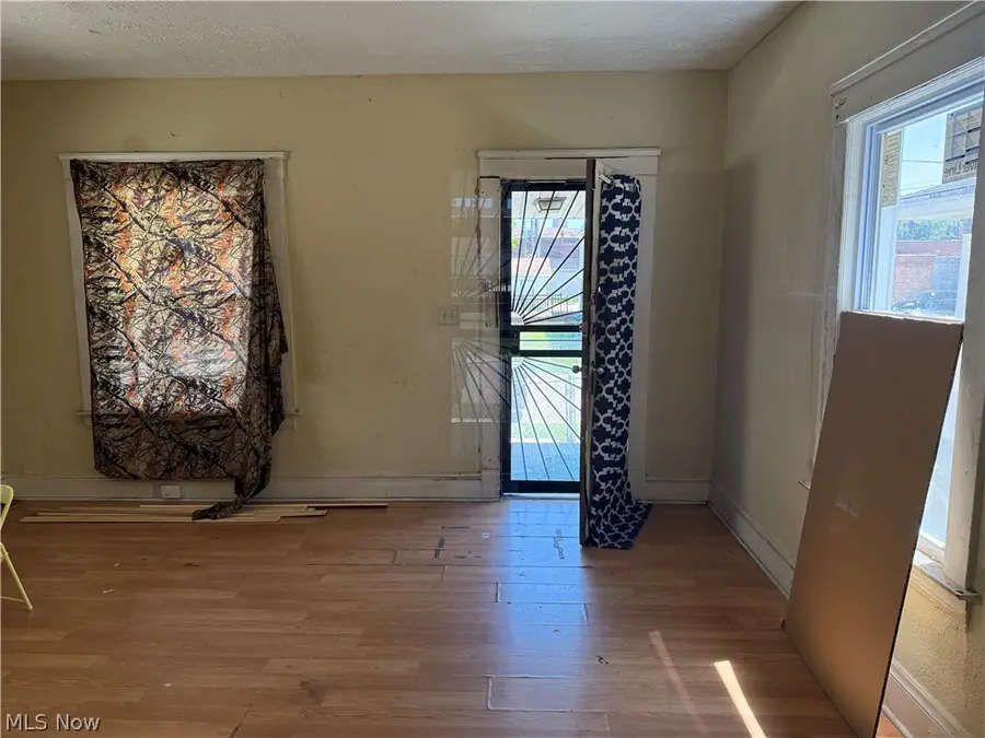 3180 W 105th Street, Cleveland, OH 44111 - #3