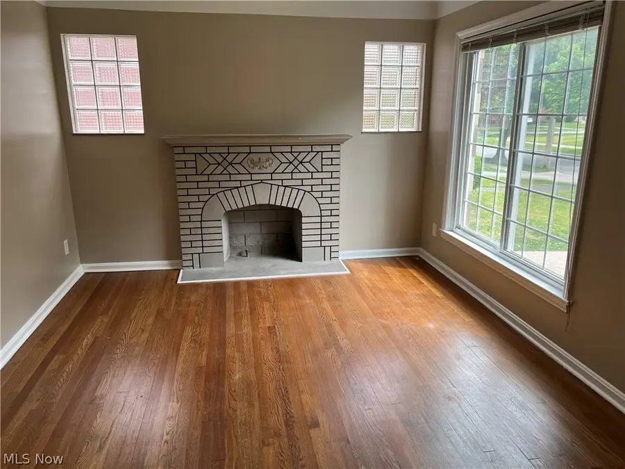390 E 210th Street, Euclid, OH 44123 - #3