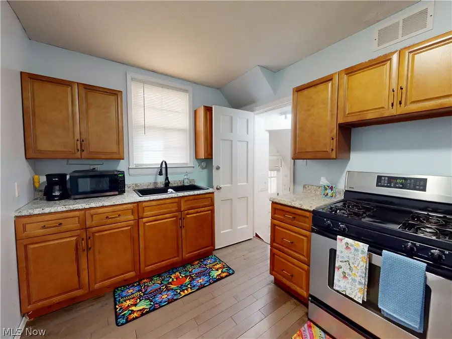 13550 Cedar Road, University Heights, OH 44118 - #3