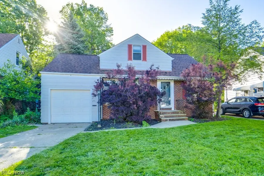 251 E 286th Street, Willowick, OH 44095 - #2