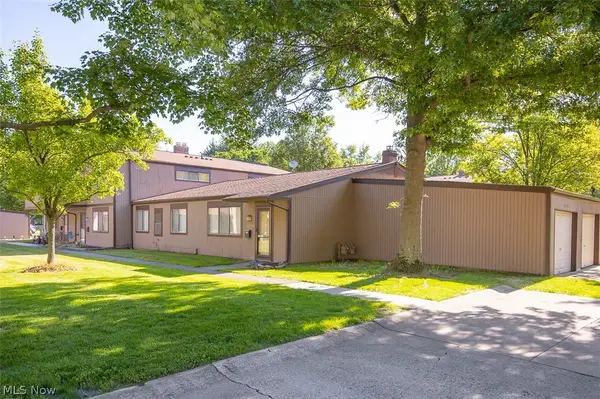 26702 Lake Of The Falls Boulevard, Olmsted Falls, OH 44138