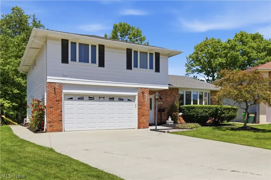 5827 Ashcroft Drive, Mayfield Heights, OH 44124 - #2