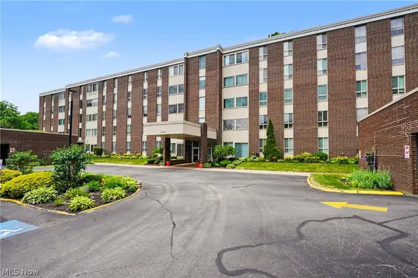3066 Kent Road #301, Stow, OH 44224