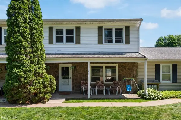 3954 Townhouse Lane, Uniontown, OH 44685
