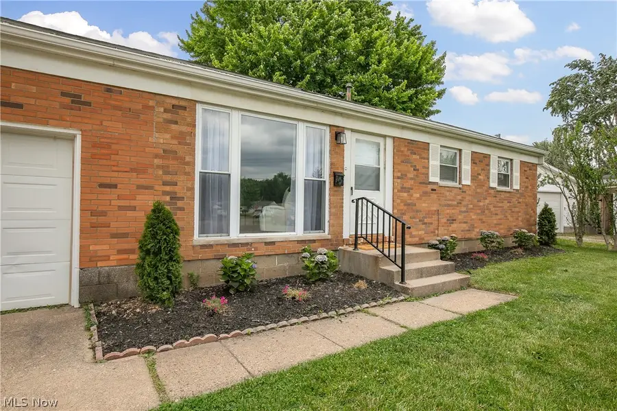 3816 Root Ne Avenue, Canton, OH 44705 - #2