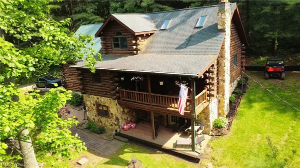 5906 Schilling Hill Nw Road, New Philadelphia, OH 44663
