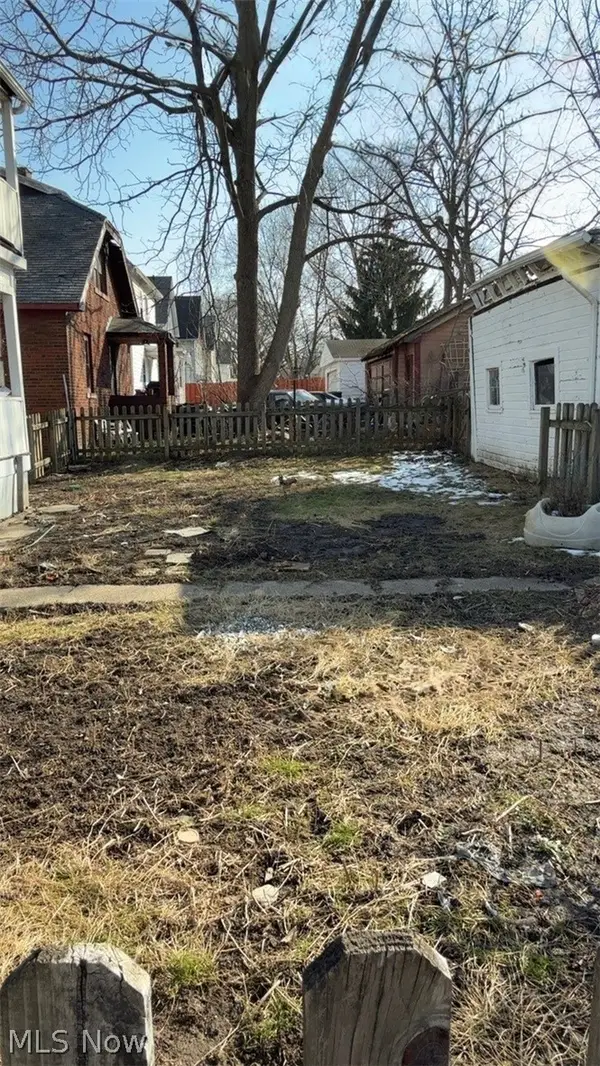 4615 Henritze Avenue, Cleveland, OH 44109