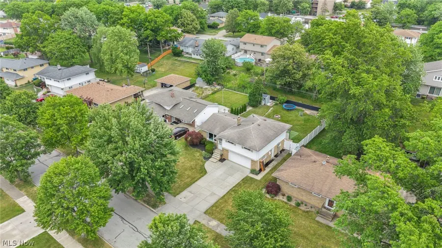6957 Greenbriar Drive, Parma Heights, OH 44130 - #3