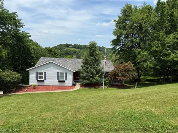 2187 Golfview Ne Drive, New Philadelphia, OH 44663