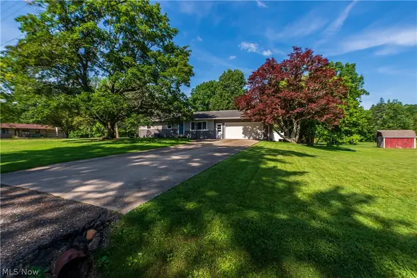 11255 Eleanor Ne Avenue, Hartville, OH 44632