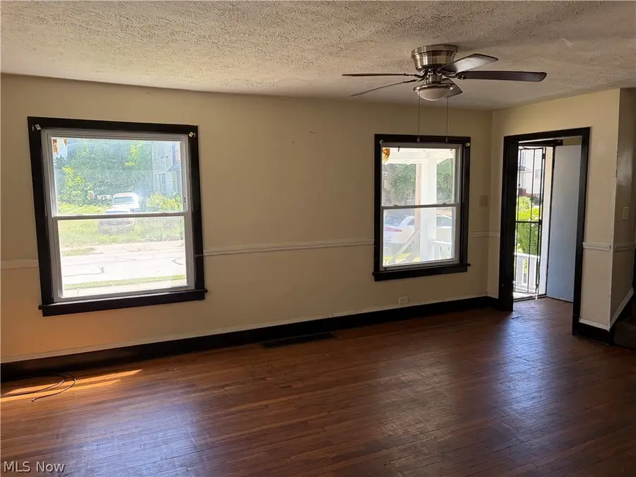 11905 Shadeland Avenue, Cleveland, OH 44108 - #2