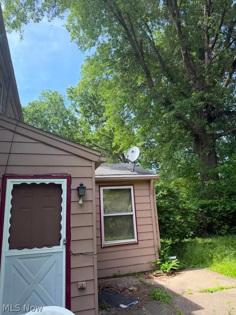 1105 Hereford Road, Cleveland Heights, OH 44112 - #3