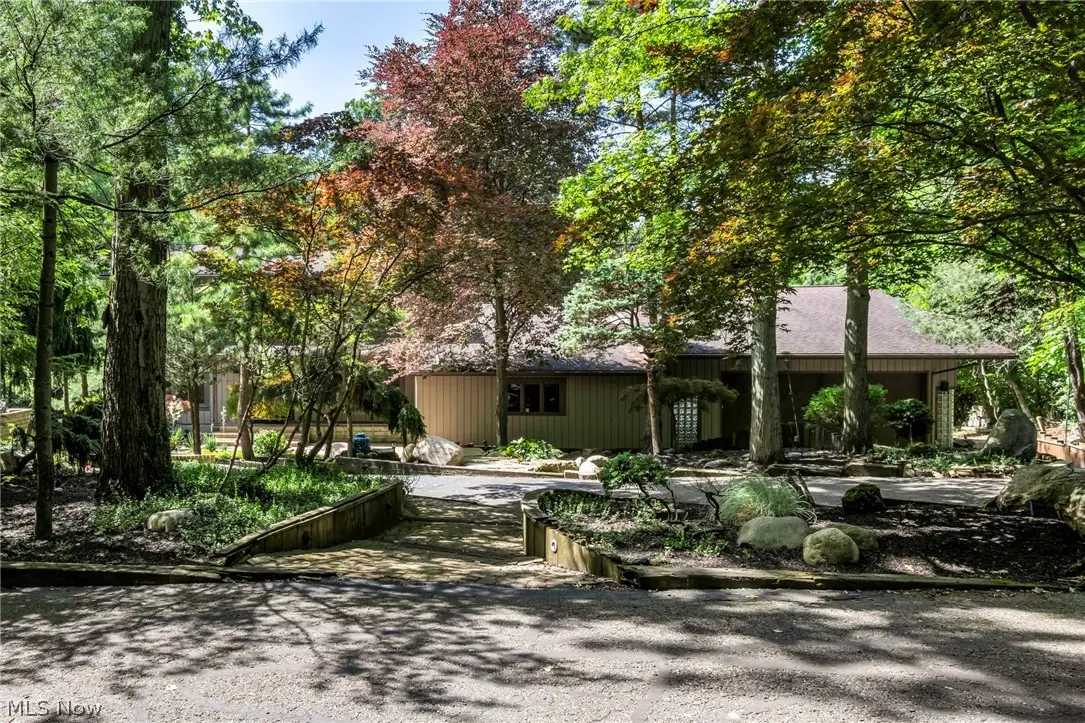 35550 Hanna Road, Willoughby Hills, OH 44094 - #1