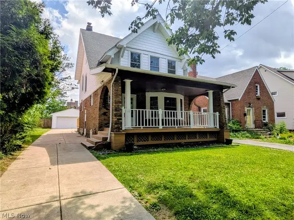 3270 Yorkshire Road, Cleveland Heights, OH 44118