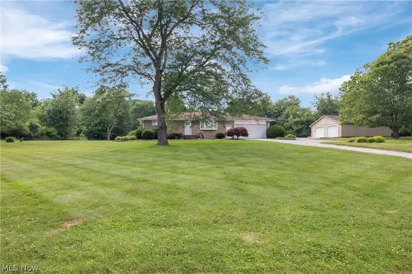 1461 Deermont Sw Avenue, Massillon, OH 44647