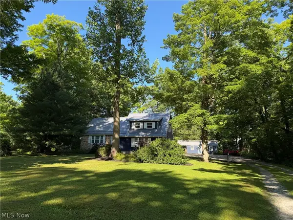 15000 S Crestwood Drive, Middlefield, OH 44062