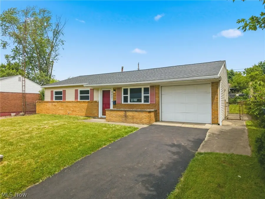 2457 Cathy Ne Drive, Canton, OH 44705 - #2