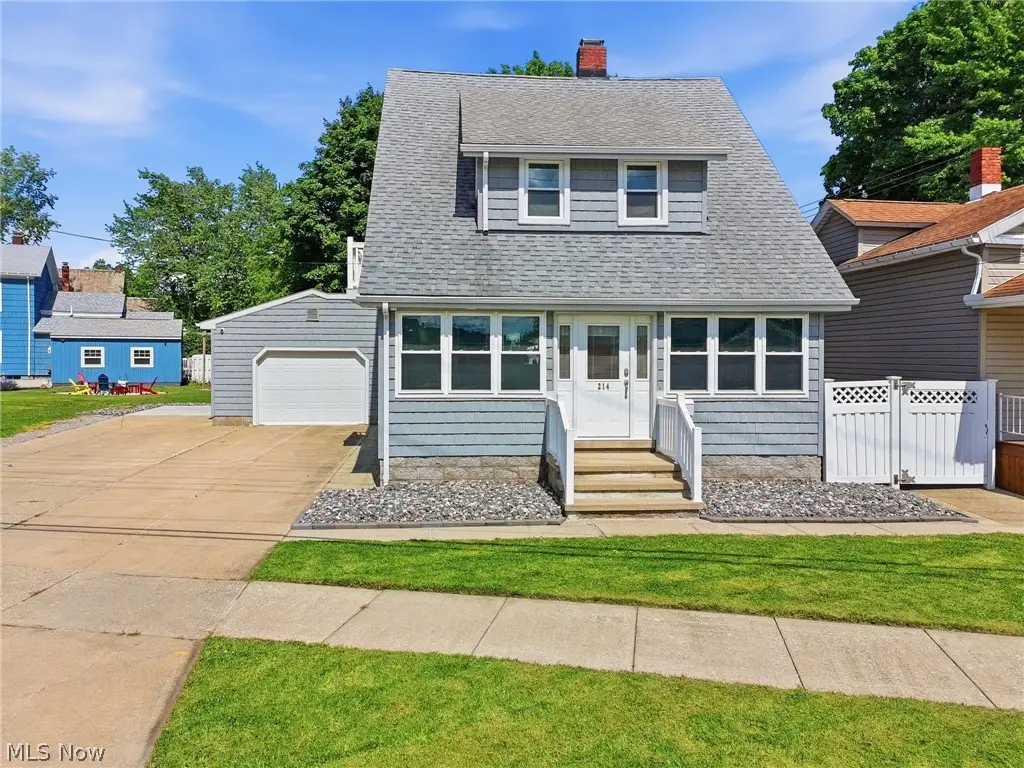 214 Lake Avenue, Ashtabula, OH 44004 - #1