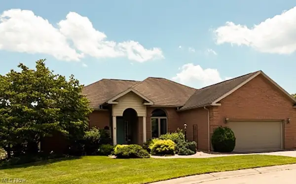 4 Greenmont Gardens, Vienna, WV 26105