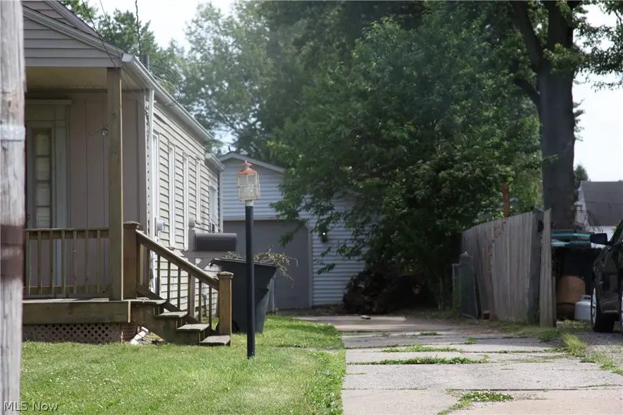 2580 E 37th Street, Lorain, OH 44055 - #3