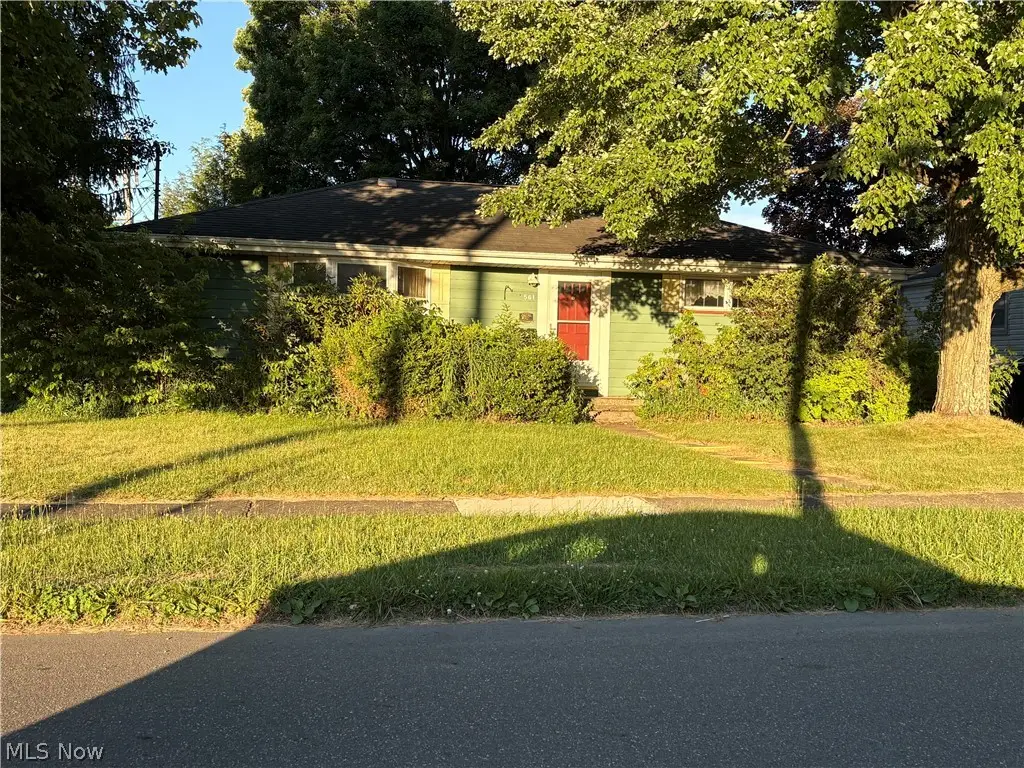 561 Rebecca Avenue, Hubbard, OH 44425 - #1