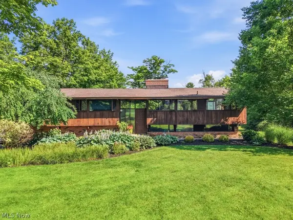 8886 Southbrook Trail, Chagrin Falls, OH 44023