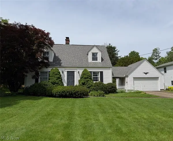 711 Woodrow Nw Street, North Canton, OH 44720