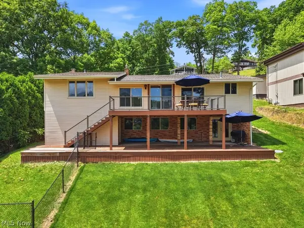 160 W Mohawk Drive, Malvern, OH 44644