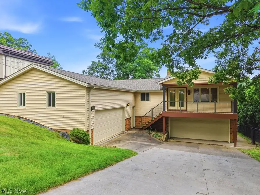 160 W Mohawk Drive, Malvern, OH 44644 - #2