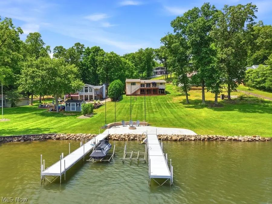 160 W Mohawk Drive, Malvern, OH 44644 - #3
