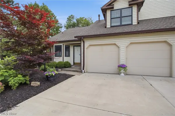 700 Hampton Circle #8, Aurora, OH 44202