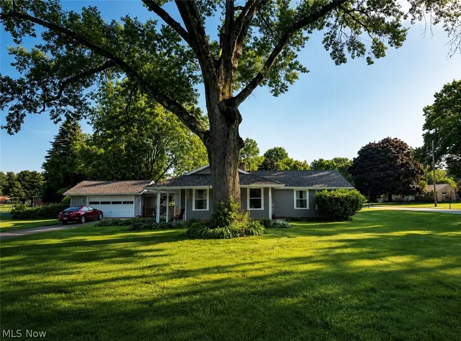 3146 Meadowwood Nw Street, Massillon, OH 44646 - #2