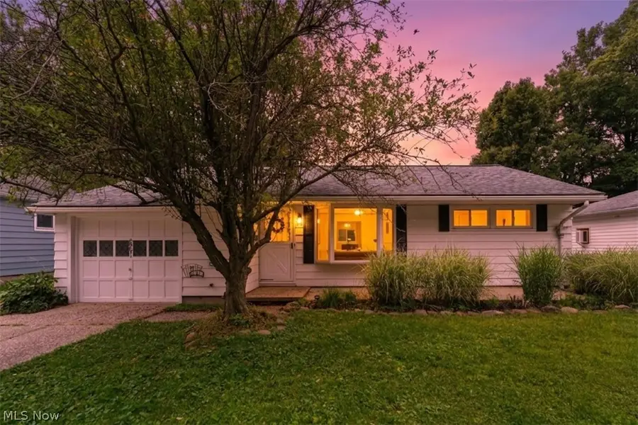 8991 Lynnhaven Road, Parma Heights, OH 44130 - #2