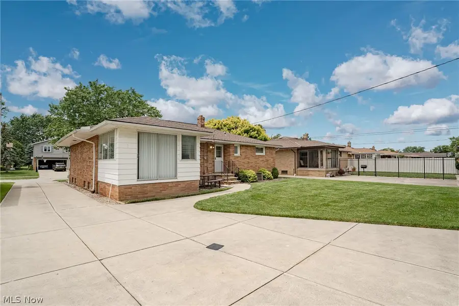 7635 Tamiami Drive, Parma, OH 44134 - #3