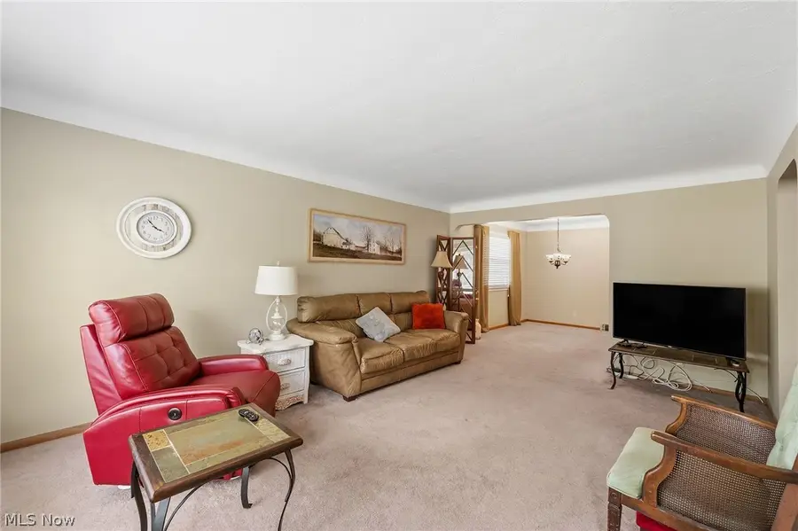 10821 Woodview Boulevard, Parma Heights, OH 44130 - #2