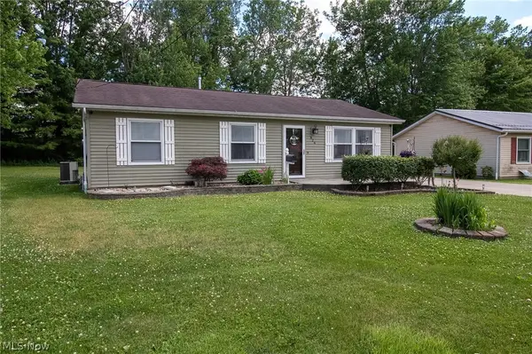 824 S Nearing Circle, Geneva, OH 44041