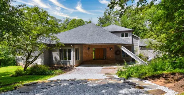 13540 Ledgebrook Lane, Chagrin Falls, OH 44022