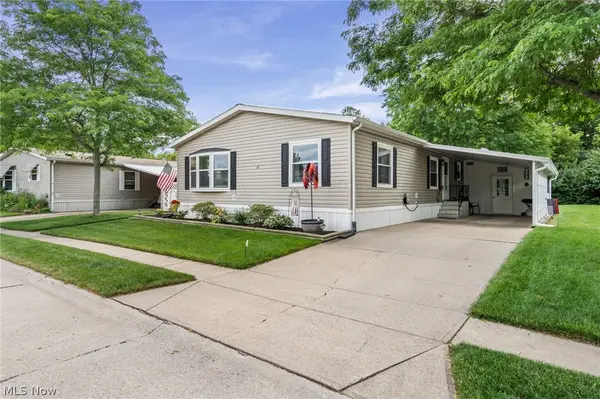 43 Periwinkle Drive, Olmsted Twp, OH 44138
