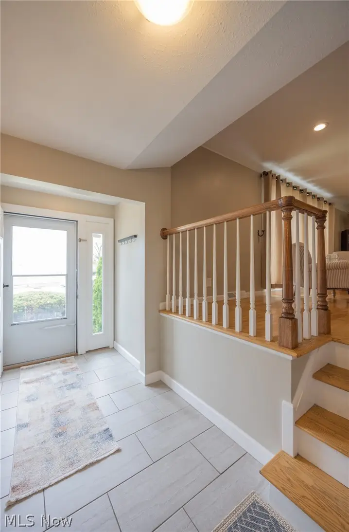 6547 Vallevista Drive, Mayfield Heights, OH 44124 - #2