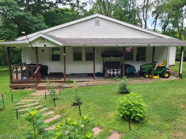 8094 Fohl Sw Street, Navarre, OH 44662