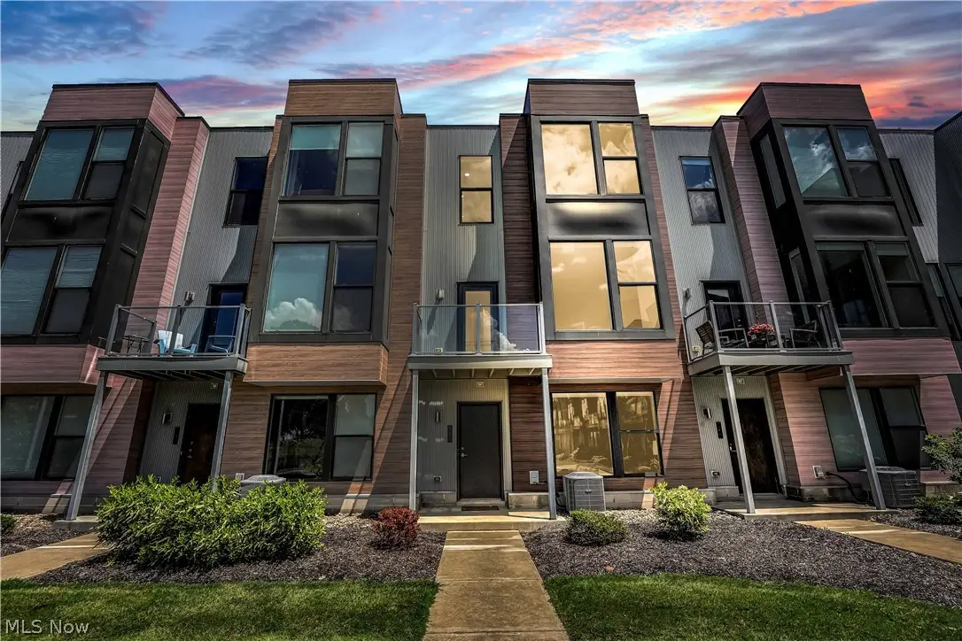 1208 W 73rd Place, Cleveland, OH 44102 - #1