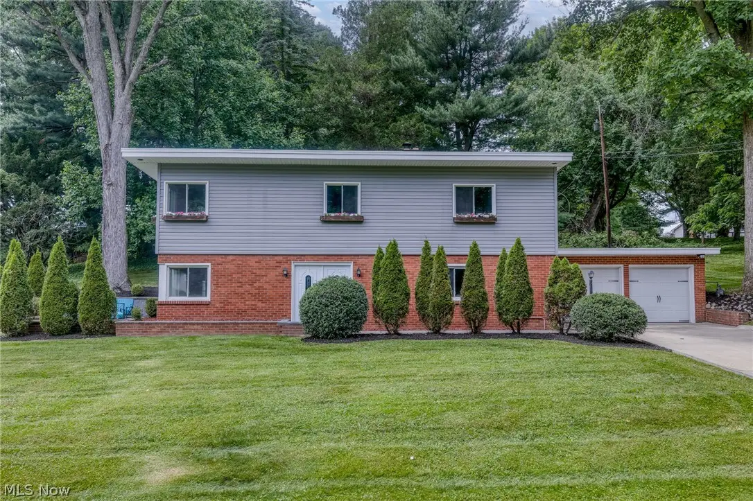 145 Brookdell Nw Drive, North Canton, OH 44720 - #1