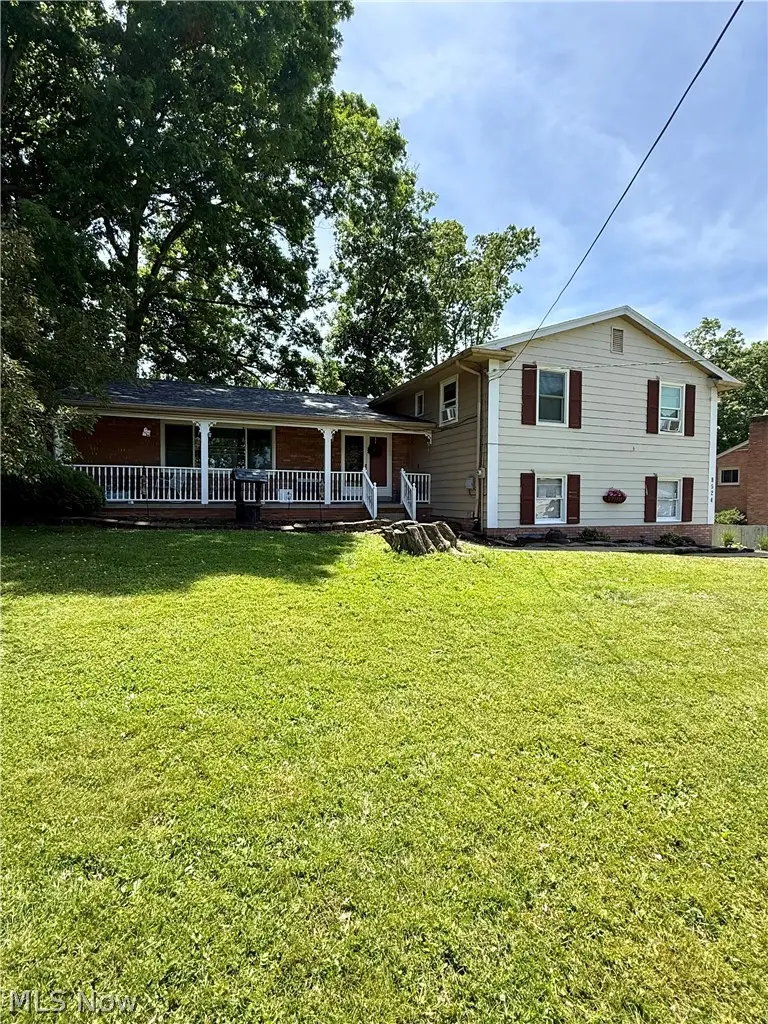 8524 Sleepy Hollow Ne Drive, Warren, OH 44484 - #1