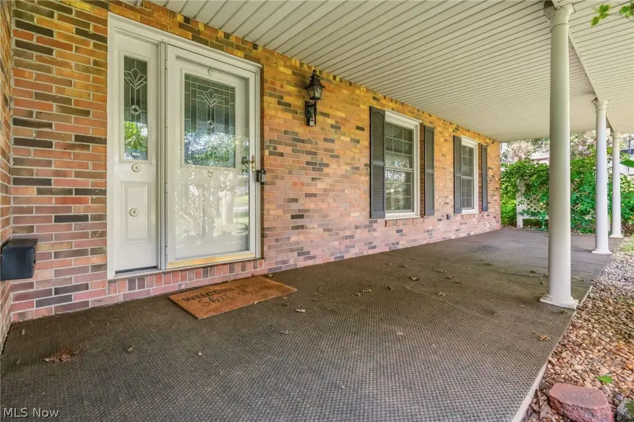 2211 Hunting Valley Nw Street, North Canton, OH 44720 - #3