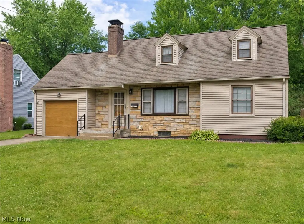 3209 Hermosa Drive, Youngstown, OH 44511 - #1