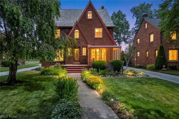 17120 Greenwood Avenue, Cleveland, OH 44111